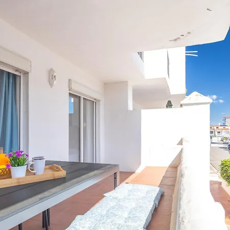 V029 - Royal Marina Ρόζες