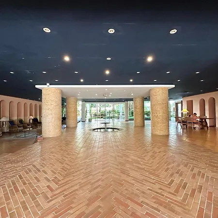 V029 - Royal Marina *