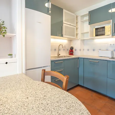 V029 - Royal Marina *